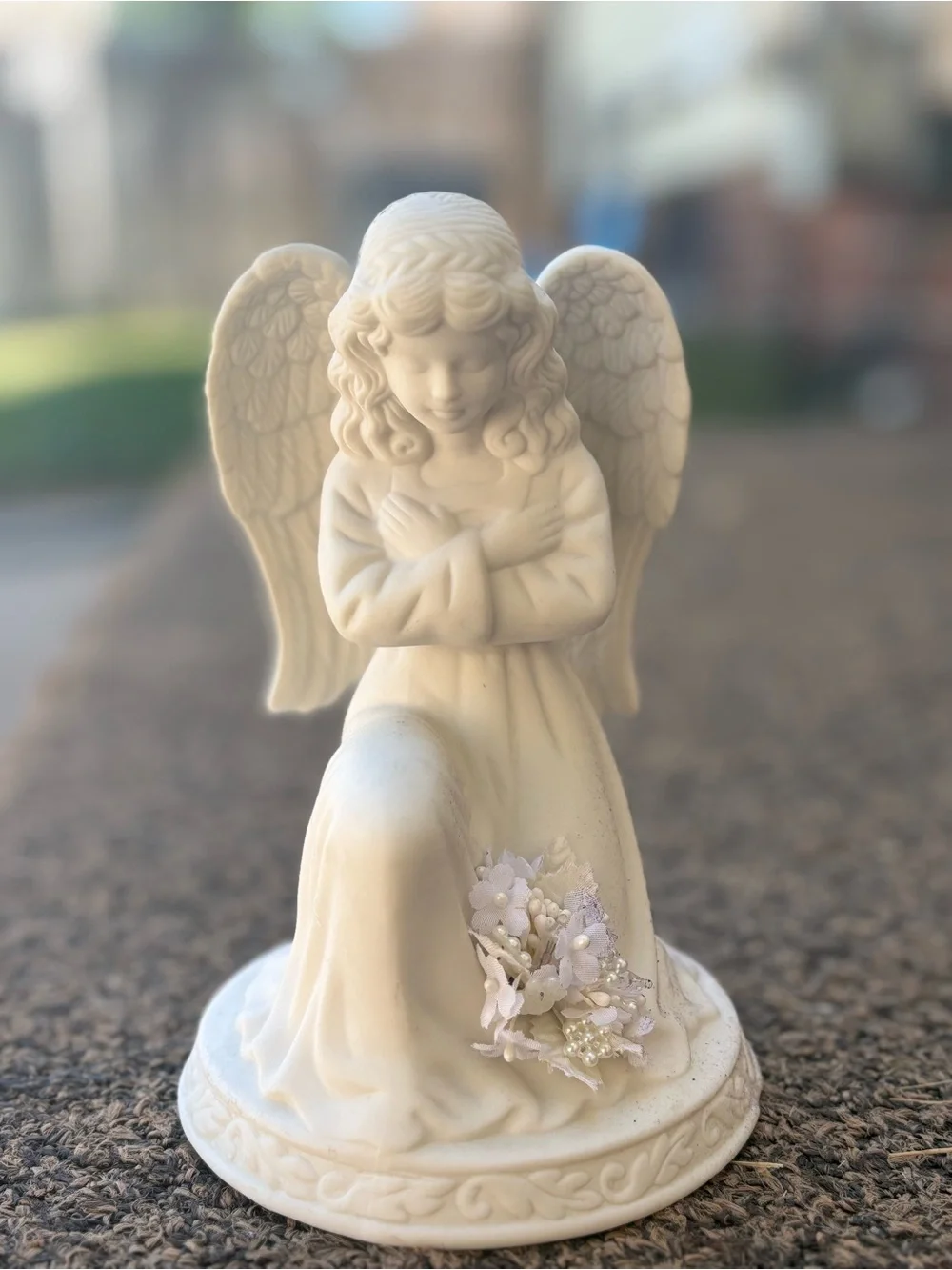 Cream Angel Figurine Set — Peaceful Kneeling Statues for Home Decor